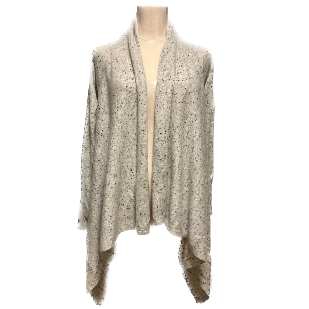 c by bloomingdales 2-ply cashmere light grey donegal handkerchief hem sweater, S